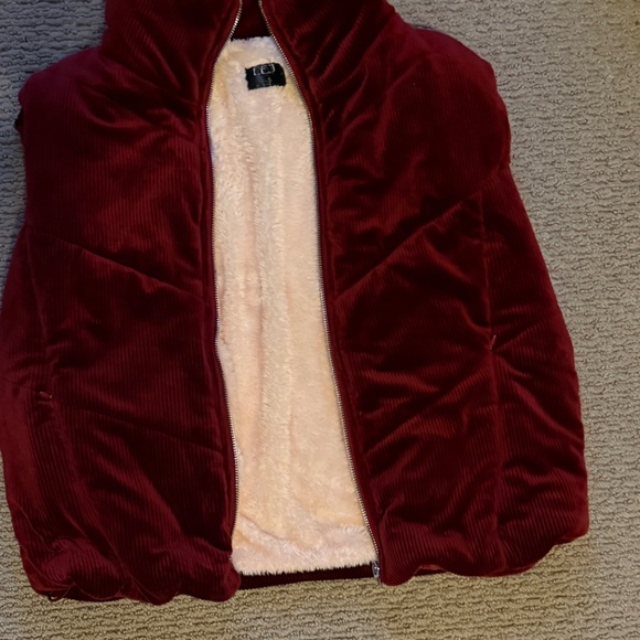 ♥️ BBJ Small Corduroy Sherpa Fleece Lined Burgandy Vest ADORABLE - Picture 7 of 11